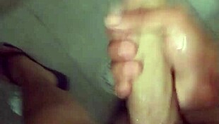 masturbandome en la ducha