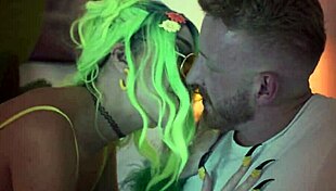 Не теряй серию, Duolingo врывается в мой дом и трахает меня - маленькая 18+ пук