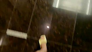 does shemale ting xuan stroll and pee outdoors?