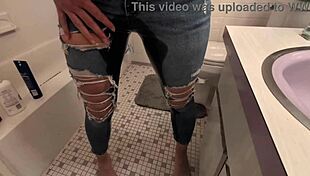 Amateur babe desperate for pee and golden shower with old friend