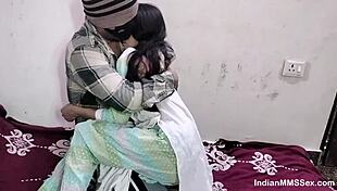 Горячая индийская мачеха получает грубый догги-трах дома с пасынком и минетом