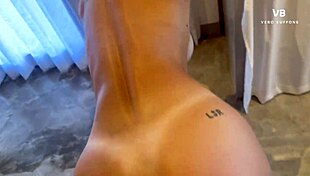 Mi hijo se demoró en llegar y me follé a su amigo pijudo a escondidas