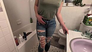 Amateur babe desperate for pee and golden shower with old friend