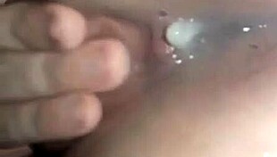 Meu cu fechou ele forçou eu gozei gritando e me caguei 😱