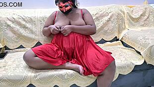 Desi girl showing huge tits caught in hidden cam