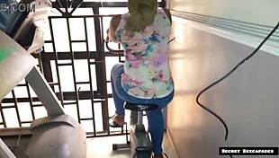 Gym instructor seduced by big ass 45 years old client fucks her horny pussy with his BBC 💪