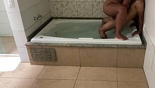 Relaxing In Bathtub Leads To Bunda For Novinho