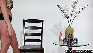 Curvy blonde pleasing that pussy