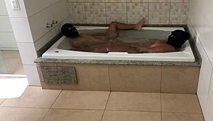 Relaxing In Bathtub Leads To Bunda For Novinho