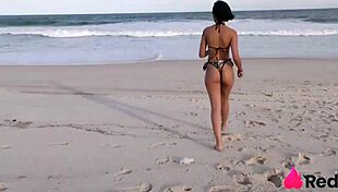 japinha drags pirocudo to fuck on the beach