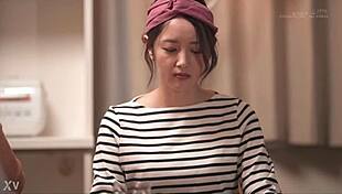 Eu era virgem e a minha irmã casada me ensinou a beijar legendado Kanna Misaki. Asian big ass Japanese teen learns kissing