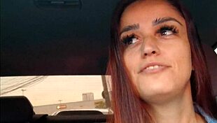 safada motorista de aplicativo flagra passageiro dotado se masturbando por trás