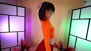 Hannahjames710 Tries On Sexy Cosplay As Wonder Woman, Leeloo, Velma, And Daphne