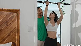 for a teen 18+ she really knows how to handle that bbc 😍