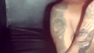 Ela É Muito Safada, Abandonou a Festa Só Pra Dar a Buceta pro Novinho no Glory Hole