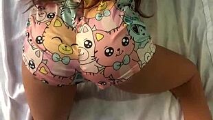 Mau padrasto transando com enteada sexy e inocente sex toy em anal público.