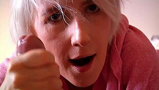 Cute Amateur Girl Gives Hot Blowjob With Cum Swallow