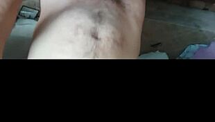 Madura recibe esperma en sus nalgas