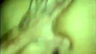 Ele quis enfiar o dedo no cuzinho enquanto comia a buceta?