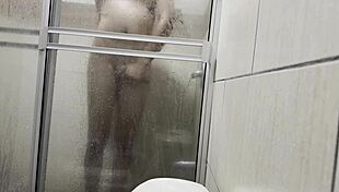 Me Espian En El Baño Y Cuando Me Masturbo Con Las Bragas De Mi Prima