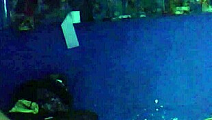 después de la fiesta me escapé de casa para irme a follar al vecino con besos y lamidas.