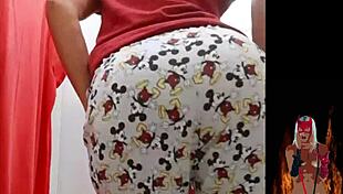 Hot milf flashes pussy and ass in fitting room 😍