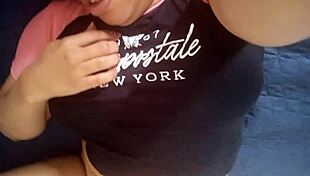 Latina Candente Se Masturba Mientras Recuerda Su Primera Vez Que Le Quitaron La Virginidad