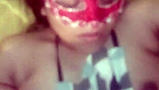 me encontre a la conejita de pascua masturbandose y me la folle