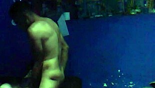 después de la fiesta me escapé de casa para irme a follar al vecino con besos y lamidas.