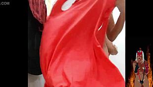 Hot milf flashes pussy and ass in fitting room 😍