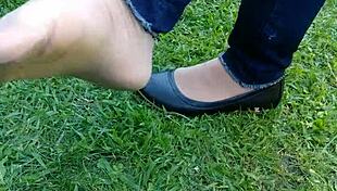 Check out this shoeplay with tan nylons and flats dipping.