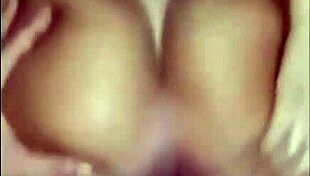 Ele quis enfiar o dedo no cuzinho enquanto comia a buceta?