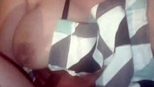 me encontre a la conejita de pascua masturbandose y me la folle