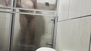 Me Espian En El Baño Y Cuando Me Masturbo Con Las Bragas De Mi Prima