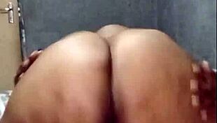 ebony big booty amateur bouncing on dick