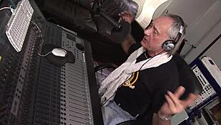 Amanda Bleack's holes used by two dicks