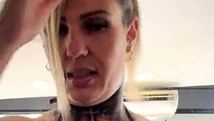 sitting on dick during gym exercises feels amazing! 💪🍆