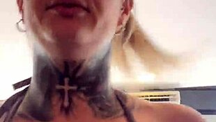 sitting on dick during gym exercises feels amazing! 💪🍆