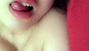 Girl Intensely Masturbates Her Pussy Live On Cam