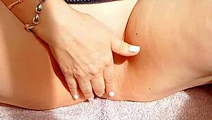 Maturemons Performing Close Up Yoni Massage