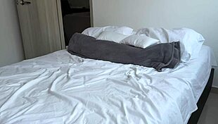 Amateur Couple Fucks Missionary Pussy Cum!