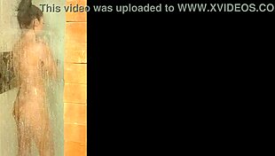 tomando aquele banho gostoso e provocando o fotografo