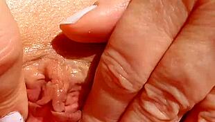 Maturemons Performing Close Up Yoni Massage