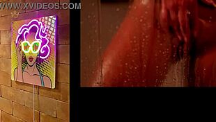 tomando aquele banho gostoso e provocando o fotografo