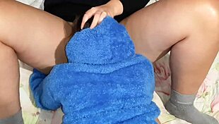 my girlfriend licks my wet pussy hotly, making me orgasm wildly