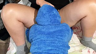 my girlfriend licks my wet pussy hotly, making me orgasm wildly