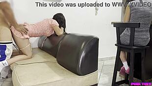 mi hijastra le gusta como yo le hago el masaje y se queda quieta, he says during doggystyle.