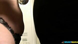 give me pleasure and penetrate me well in front of my cuckold