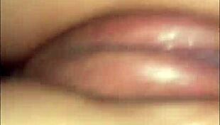 ella tiene un orgasmo y se chorrea mientras le doy de a perrito