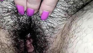 Para Quem Gosta De Uma Bucetinha Peluda E Molhadinha!